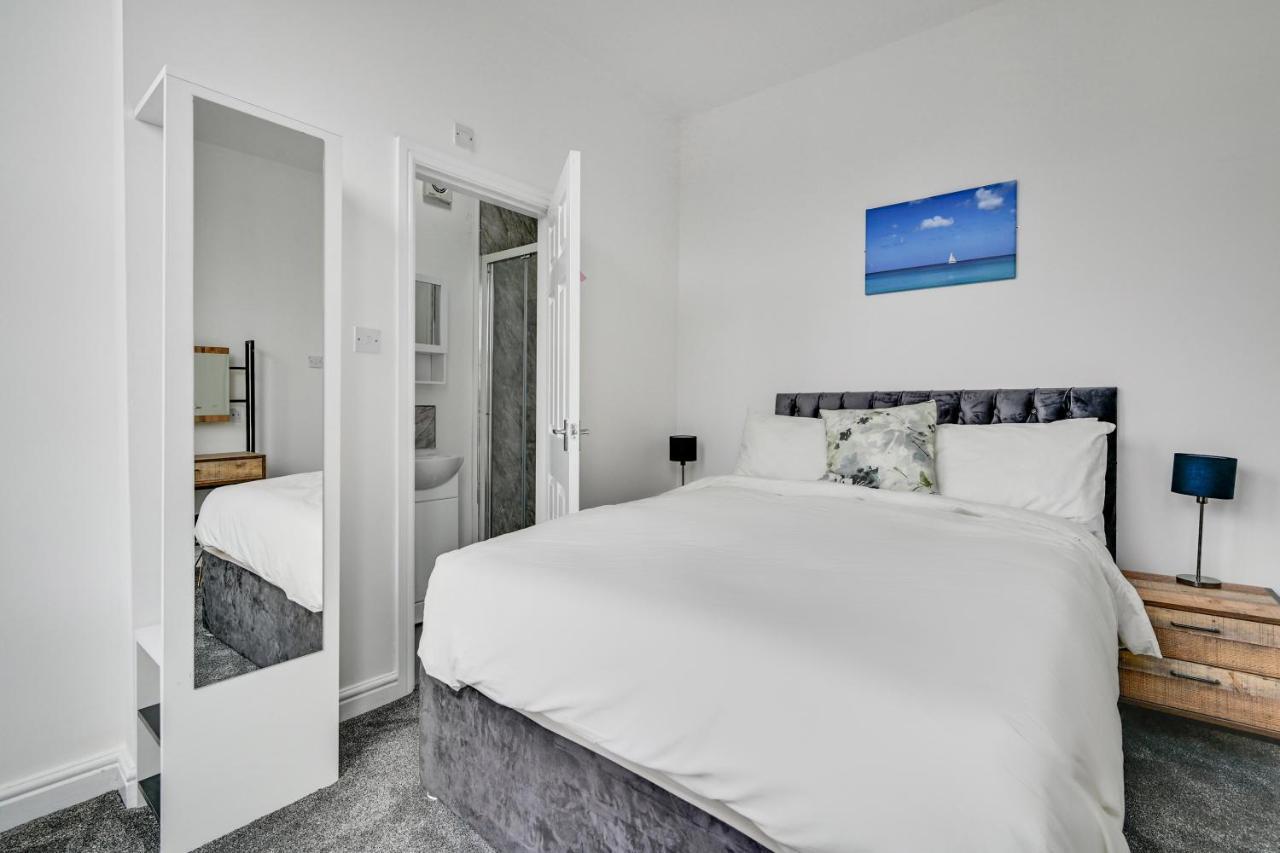 Oyo Albert View Salford  Ngoại thất bức ảnh