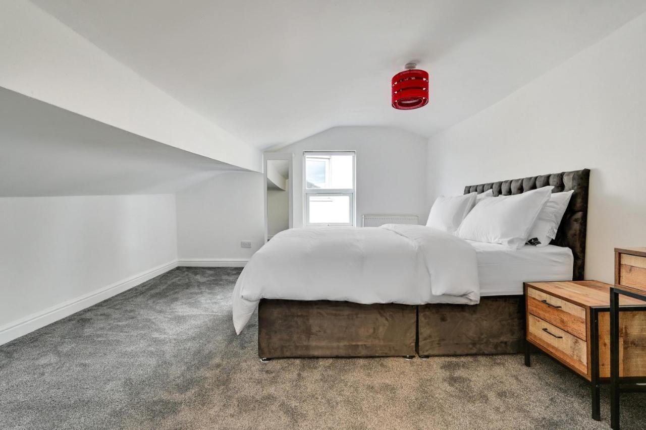Oyo Albert View Salford  Ngoại thất bức ảnh