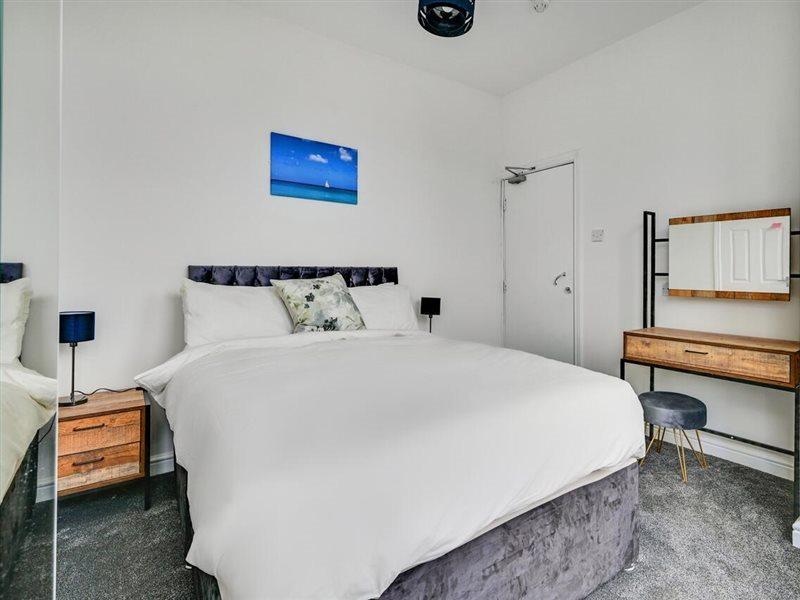 Oyo Albert View Salford  Ngoại thất bức ảnh