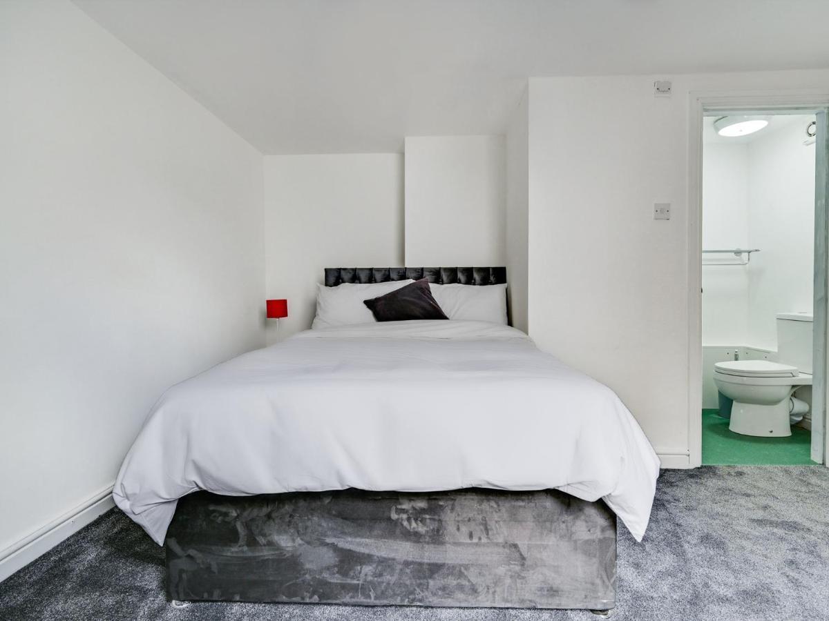 Oyo Albert View Salford  Ngoại thất bức ảnh