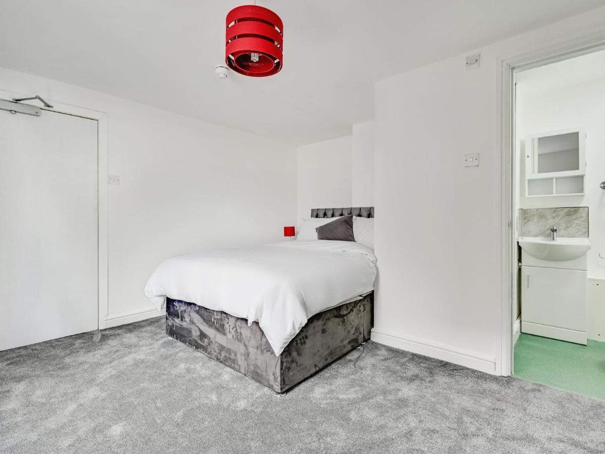 Oyo Albert View Salford  Ngoại thất bức ảnh